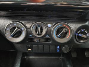 Toyota Hilux 2.4GD-6 double cab 4x4 Raider manual - Image 12