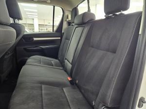 Toyota Hilux 2.4GD-6 double cab 4x4 Raider manual - Image 14