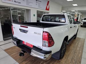 Toyota Hilux 2.4GD-6 double cab 4x4 Raider manual - Image 2