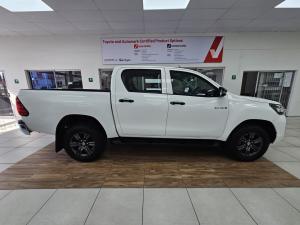 Toyota Hilux 2.4GD-6 double cab 4x4 Raider manual - Image 3