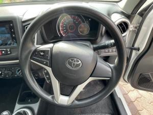 Toyota Vitz 1.0 XR manual - Image 8