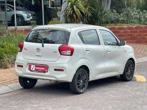 Toyota Vitz 1.0 XR manual - Image 2