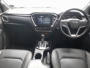 Isuzu D-Max 3.0TD double cab V-Cross - Image 6