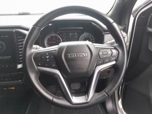 Isuzu D-Max 3.0TD double cab V-Cross - Image 8