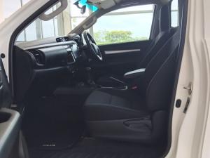 Toyota Hilux 2.4GD-6 single cab 4x4 Raider manual - Image 7