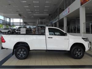 Toyota Hilux 2.4GD-6 single cab 4x4 Raider manual - Image 3