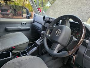 Toyota Land Cruiser 79 2.8 GD-6S/C automatic - Image 7