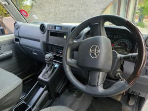 Toyota Land Cruiser 79 2.8 GD-6S/C automatic - Image 8