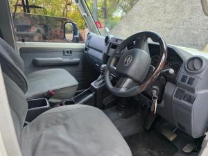 Toyota Land Cruiser 79 2.8 GD-6S/C automatic - Image 9