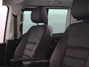 Volkswagen Caravelle 2.0BiTDI Highline 4Motion - Image 22