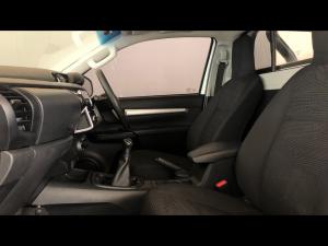 Toyota Hilux 2.4GD-6 single cab Raider manual - Image 7