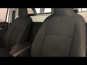 Toyota Hilux 2.4GD-6 single cab Raider manual - Image 11