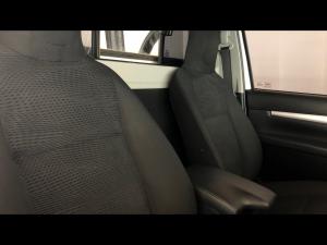 Toyota Hilux 2.4GD-6 single cab Raider manual - Image 12