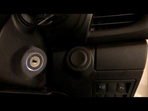 Toyota Hilux 2.4GD-6 single cab Raider manual - Image 16