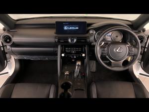 Lexus IS 300h SE - Image 6