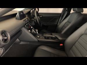 Lexus IS 300h SE - Image 7