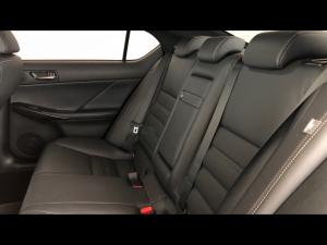 Lexus IS 300h SE - Image 11