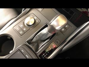 Lexus IS 300h SE - Image 15