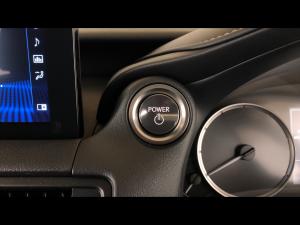 Lexus IS 300h SE - Image 16