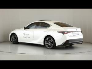 Lexus IS 300h SE - Image 21