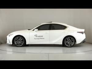 Lexus IS 300h SE - Image 22
