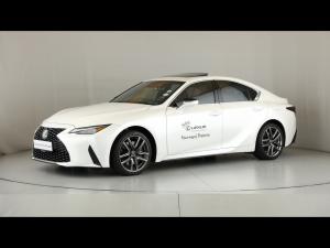 Lexus IS 300h SE - Image 23
