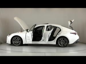 Lexus IS 300h SE - Image 26