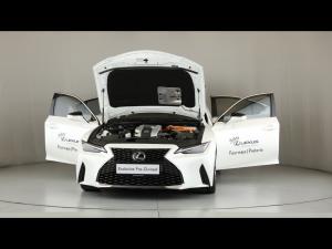 Lexus IS 300h SE - Image 28