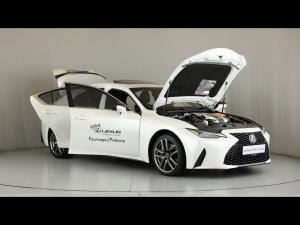 Lexus IS 300h SE - Image 29