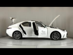 Lexus IS 300h SE - Image 30