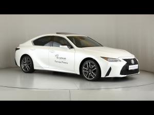 Lexus IS 300h SE - Image 1