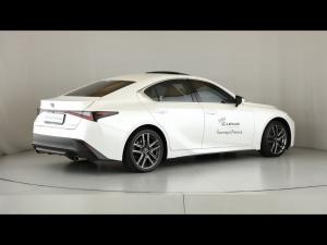 Lexus IS 300h SE - Image 2
