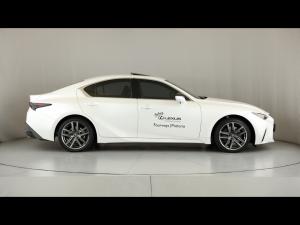 Lexus IS 300h SE - Image 3