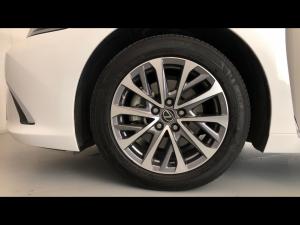 Lexus ES 300h EX - Image 18