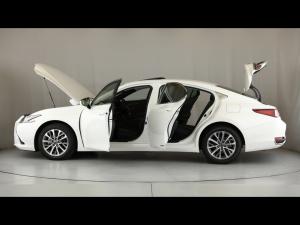 Lexus ES 300h EX - Image 26