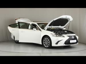 Lexus ES 300h EX - Image 29