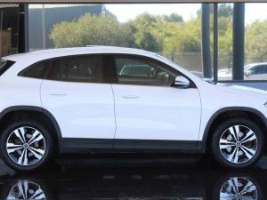 Mercedes-Benz GLA GLA200d - Image 4