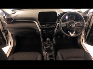 Toyota Urban Cruiser 1.5 XR manual - Image 6