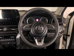 Toyota Urban Cruiser 1.5 XR manual - Image 8