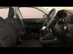 Toyota Urban Cruiser 1.5 XR manual - Image 10