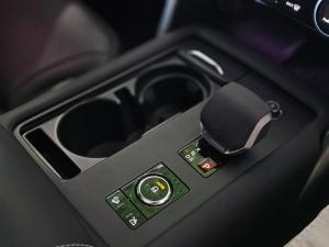 Land Rover Discovery D300 R-Dynamic HSE - Image 24