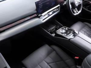 BMW 520d M Sport PRO - Image 20