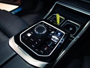 BMW i7 xDrive60 M Sport - Image 12