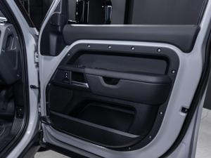 Land Rover Defender 110 D350 X-Dynamic HSE - Image 18