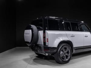 Land Rover Defender 110 D350 X-Dynamic HSE - Image 27