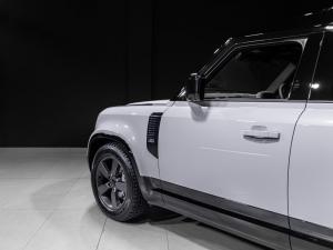 Land Rover Defender 110 D350 X-Dynamic HSE - Image 9