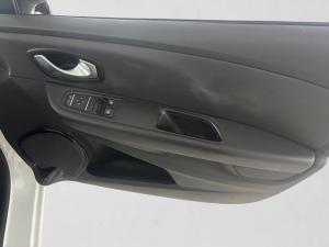 Renault Clio 66kW turbo Authentique - Image 15