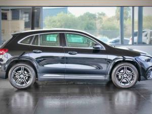 Mercedes-Benz GLA GLA200d Progressive - Image 4