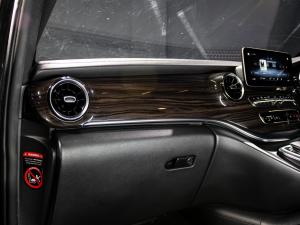 Mercedes-Benz V-Class V250d AMG Line - Image 15