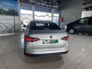 Volkswagen Polo sedan 1.6 manual - Image 4